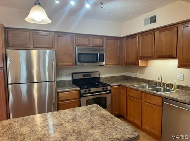 1431 Willow Brook Cove 7, St Louis, MO 63146