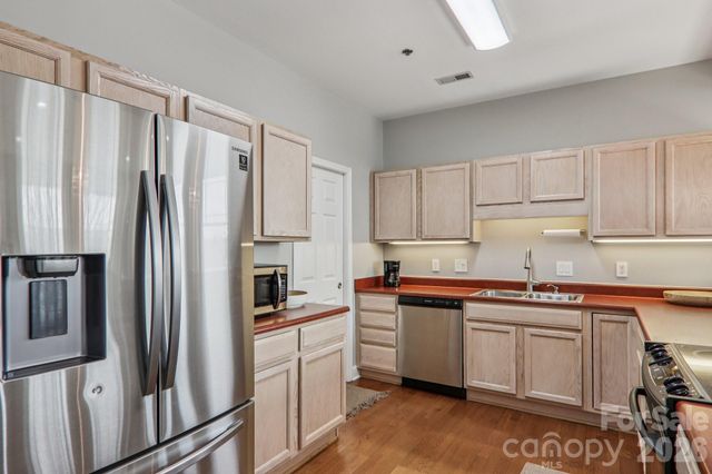 475 S Church Street E, Hendersonville, NC 28792