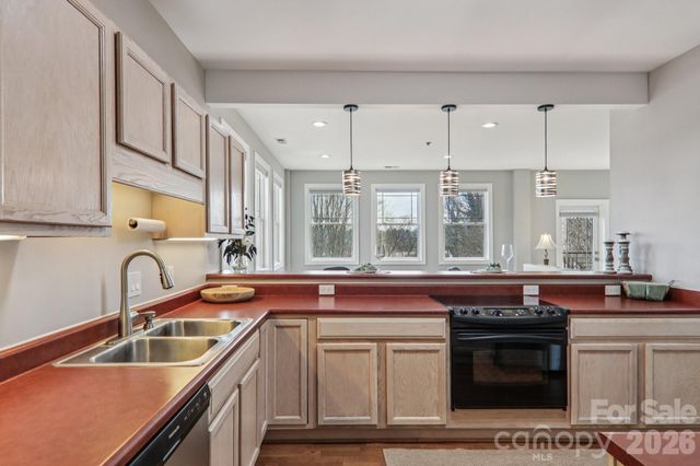 475 S Church Street E, Hendersonville, NC 28792