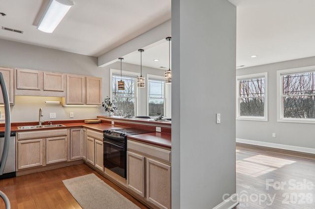 475 S Church Street E, Hendersonville, NC 28792