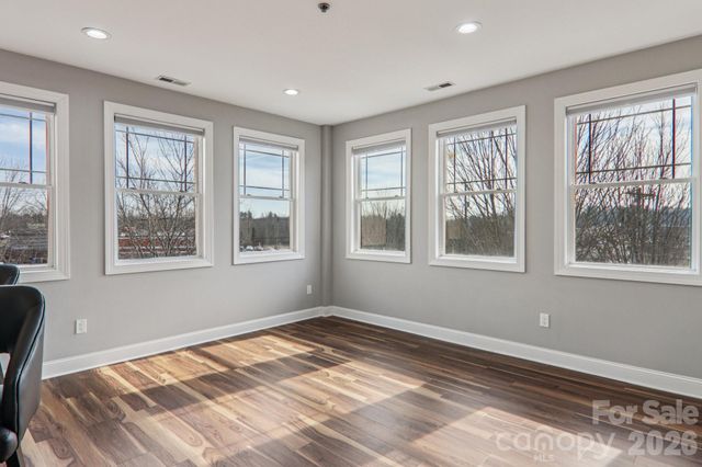 475 S Church Street E, Hendersonville, NC 28792