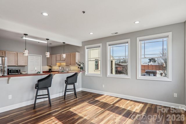 475 S Church Street E, Hendersonville, NC 28792