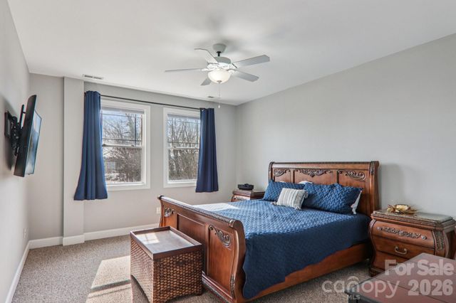 475 S Church Street E, Hendersonville, NC 28792