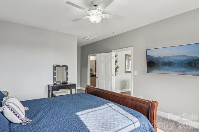 475 S Church Street E, Hendersonville, NC 28792