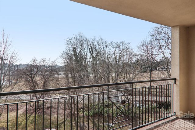 475 S Church Street E, Hendersonville, NC 28792