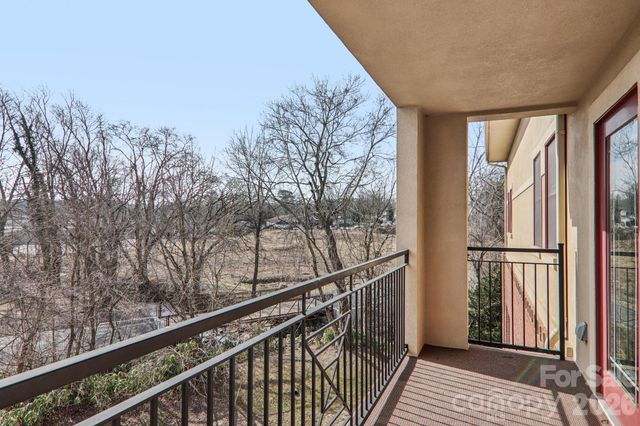 475 S Church Street E, Hendersonville, NC 28792