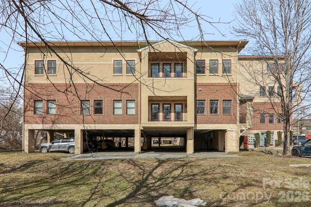 475 S Church Street E, Hendersonville, NC 28792