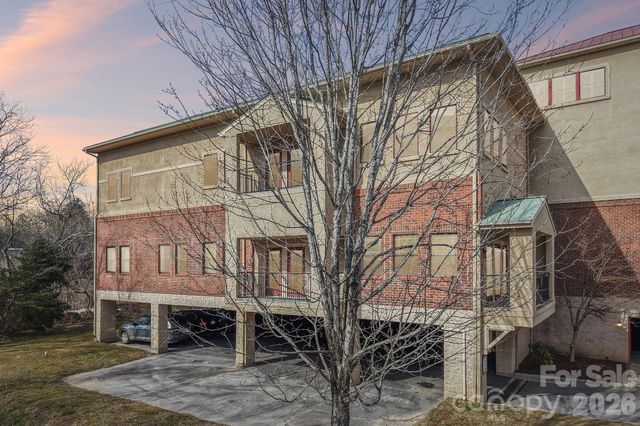 475 S Church Street E, Hendersonville, NC 28792