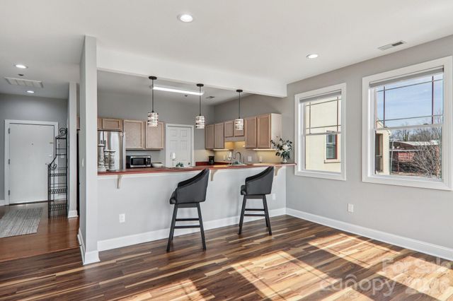 475 S Church Street E, Hendersonville, NC 28792