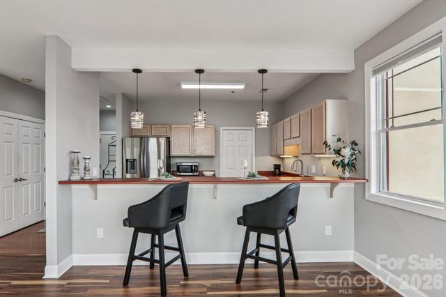 475 S Church Street E, Hendersonville, NC 28792