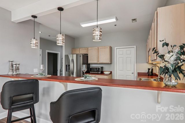 475 S Church Street E, Hendersonville, NC 28792