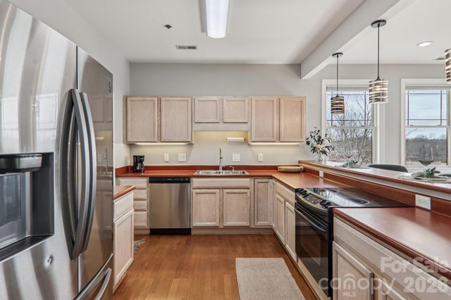 475 S Church Street E, Hendersonville, NC 28792