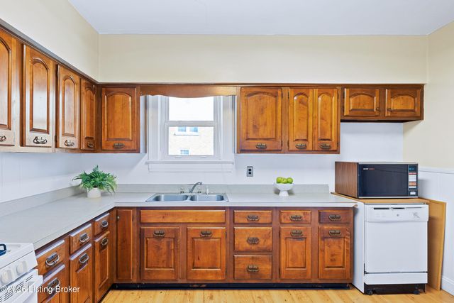 3235 Taylor Blvd, Louisville, KY 40215