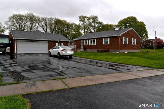 8 Dean Drive, Newington, CT 06111