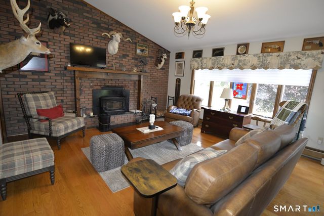 8 Dean Drive, Newington, CT 06111