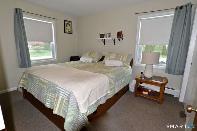 8 Dean Drive, Newington, CT 06111
