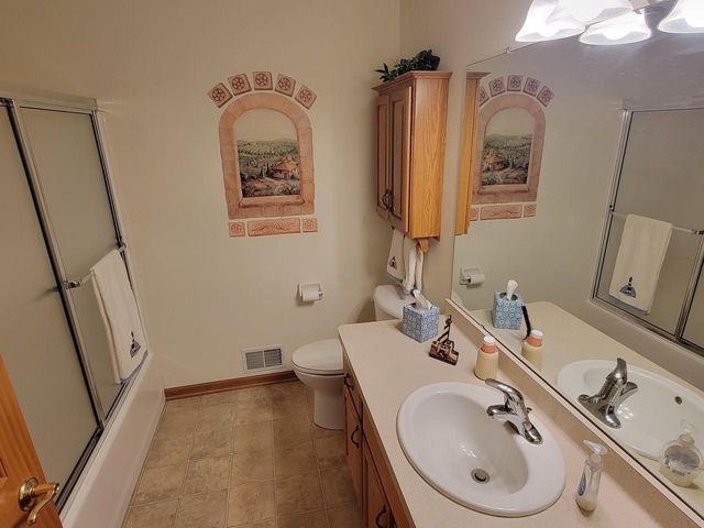 N57W24144 N Sycamore CIRCLE, Sussex, WI 53089