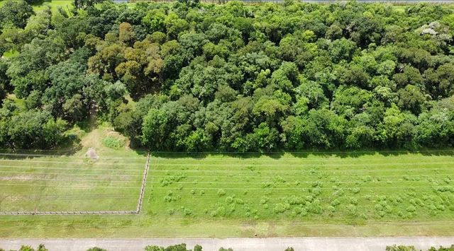 201 Middle Bayou Trail, Angleton, TX 77515