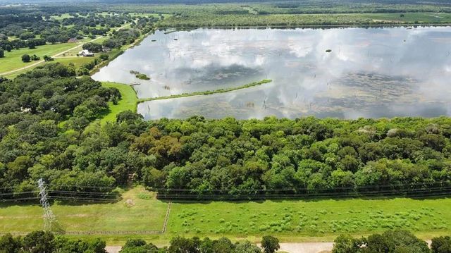 201 Middle Bayou Trail, Angleton, TX 77515