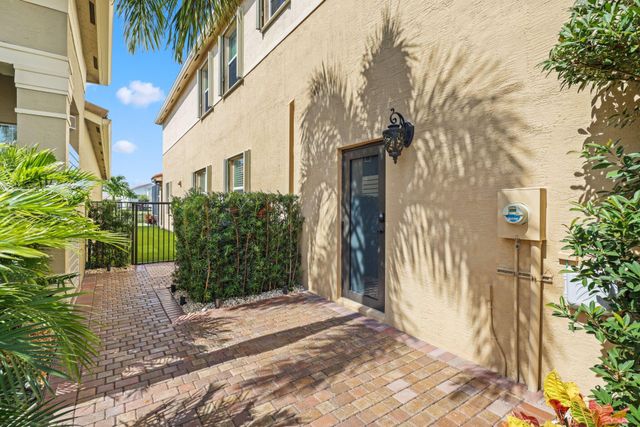 8160 CANTABRIA FALLS Drive, Boynton Beach, FL 33473
