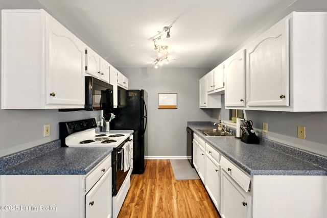 225 Crescent Hill Pl APT 105, Louisville, KY 40206