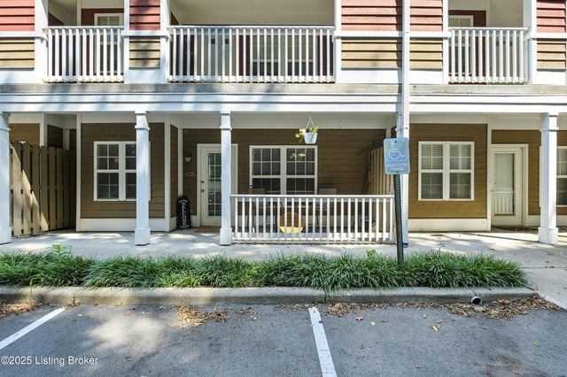 225 Crescent Hill Pl APT 105, Louisville, KY 40206