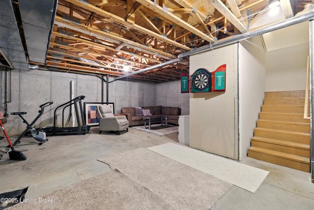 225 Crescent Hill Pl APT 105, Louisville, KY 40206