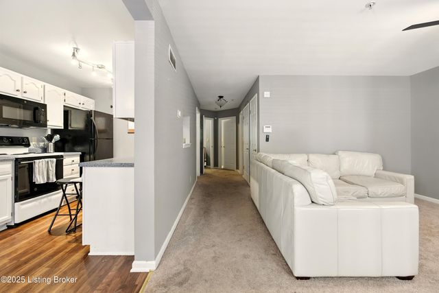 225 Crescent Hill Pl APT 105, Louisville, KY 40206