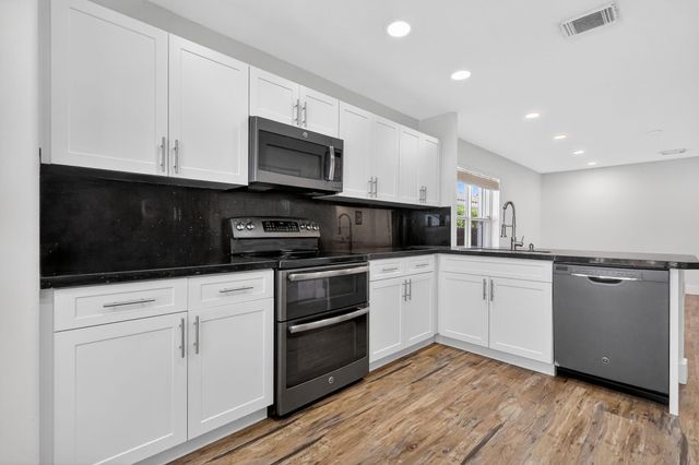 2450 NW 186th Avenue, Pembroke Pines, FL 33029