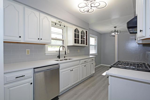 7500 Janell Avenue N, Brooklyn Park, MN 55428