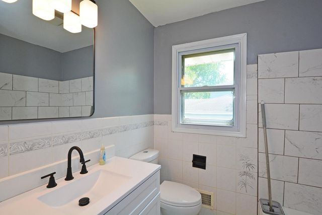 7500 Janell Avenue N, Brooklyn Park, MN 55428
