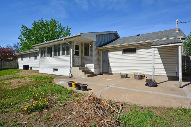 7500 Janell Avenue N, Brooklyn Park, MN 55428