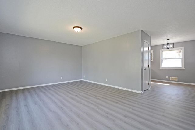 7500 Janell Avenue N, Brooklyn Park, MN 55428