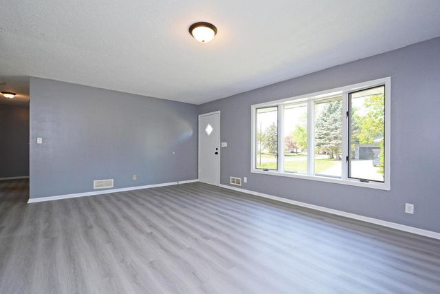 7500 Janell Avenue N, Brooklyn Park, MN 55428