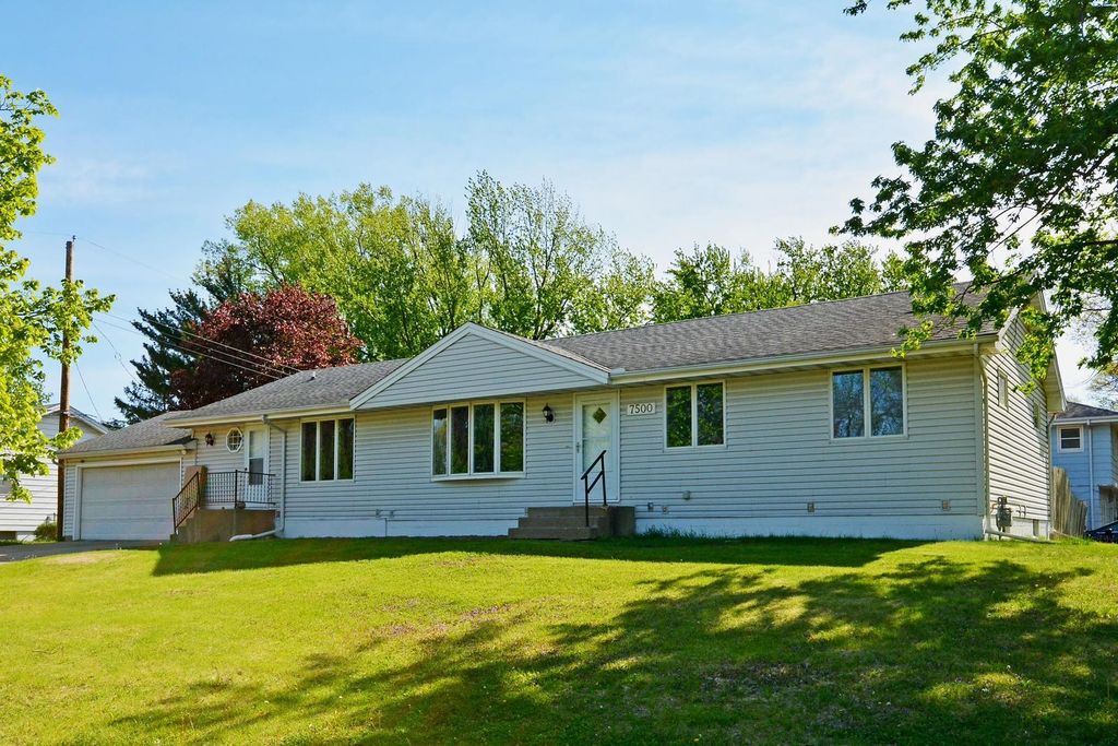 7500 Janell Avenue N, Brooklyn Park, MN 55428
