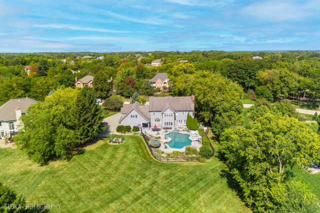 15 Mulberry Drive, Hawthorn Woods, IL 60047