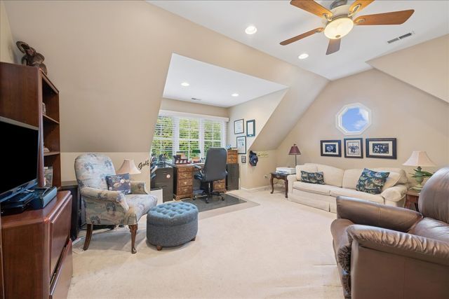 15 Mulberry Drive, Hawthorn Woods, IL 60047