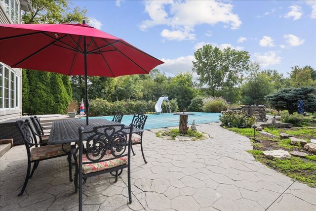 15 Mulberry Drive, Hawthorn Woods, IL 60047