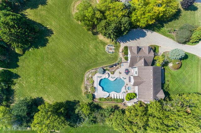 15 Mulberry Drive, Hawthorn Woods, IL 60047