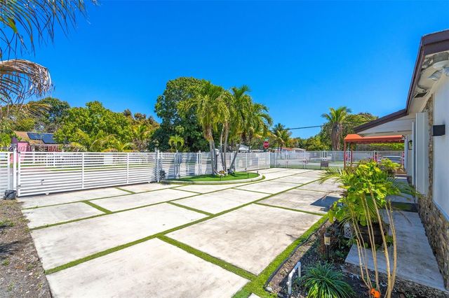 302 NW 100th Street, Miami, FL 33150