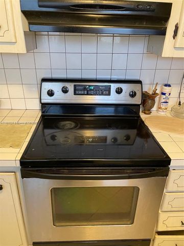 20201 NE 29th Ct D112, Aventura, FL 33180