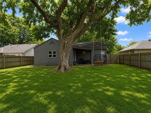 3904 NE 52nd Terrace, Kansas City, MO 64119
