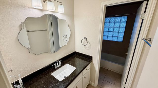 98 E Mistybreeze Circle, Spring, TX 77381