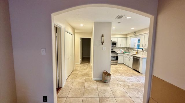 98 E Mistybreeze Circle, Spring, TX 77381