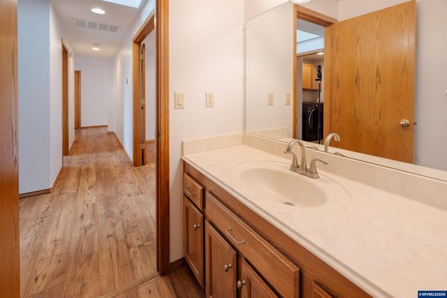 5847 Cobalt Lp SE, Salem, OR 97306