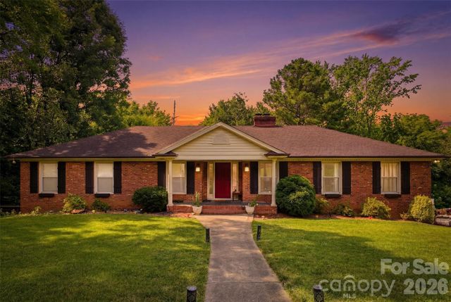 2620 Lynbridge Drive, Charlotte, NC 28226