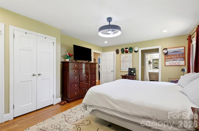 2620 Lynbridge Drive, Charlotte, NC 28226