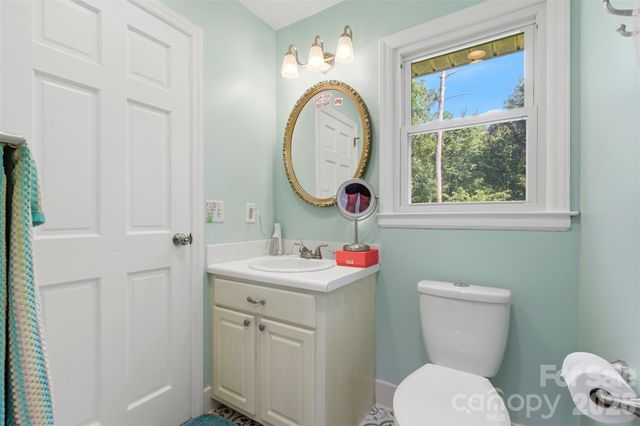 2620 Lynbridge Drive, Charlotte, NC 28226