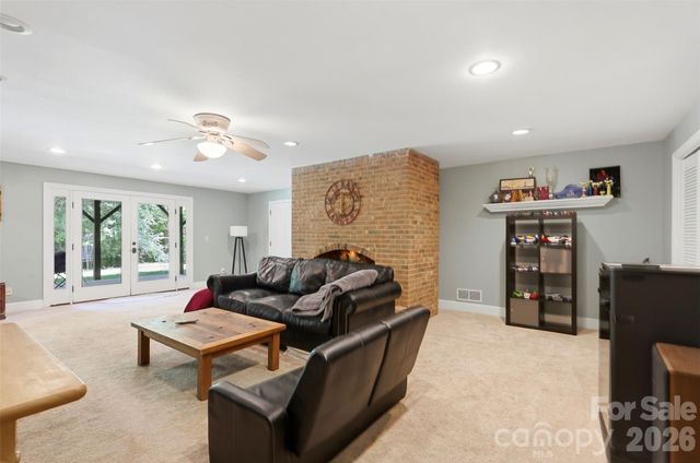 2620 Lynbridge Drive, Charlotte, NC 28226