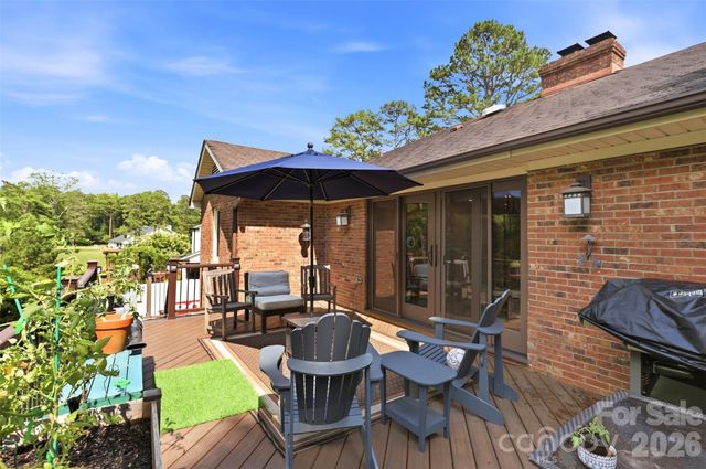 2620 Lynbridge Drive, Charlotte, NC 28226
